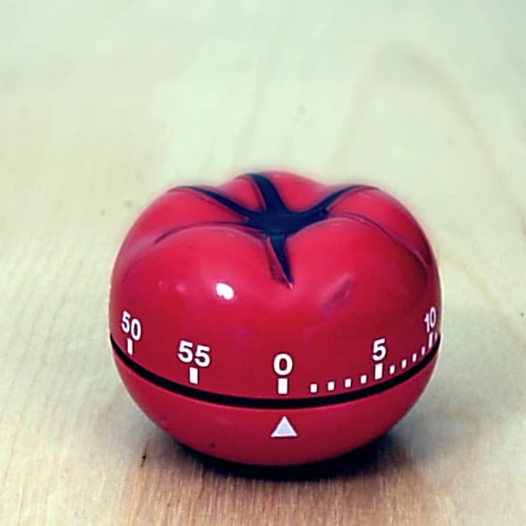 Minuteur de cuisine en forme de tomate, celui qui a donné son nom à la méthode Pomodoro